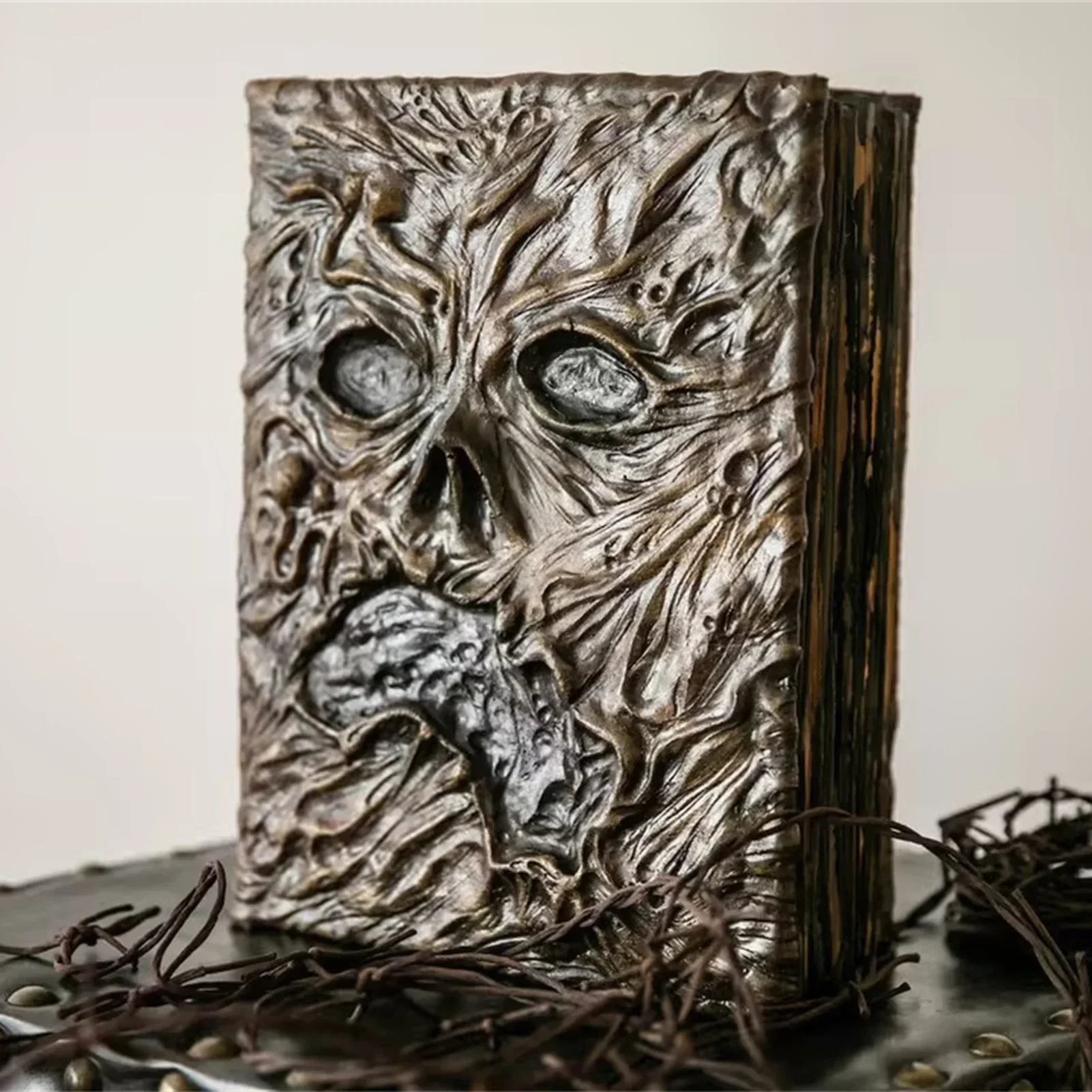 كتاب نيكرونوميكون القديم - كتا - مراجعة Art Craft Book وسعره
