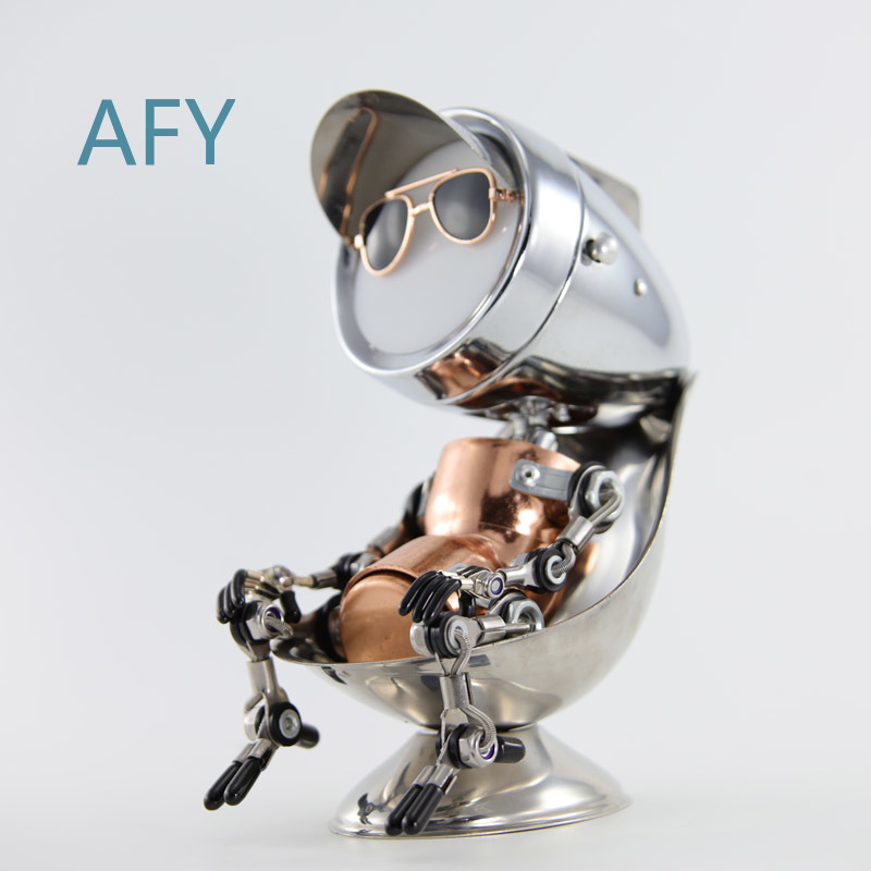 مصباح روبوت معدني بتصميم بانك  - مراجعة Art Craft Robot وسعره